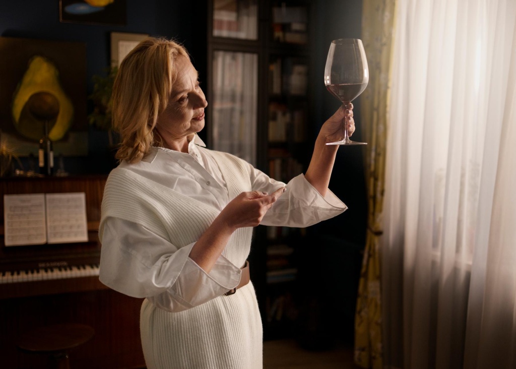 senior-couple-dancing-home (1).jpg