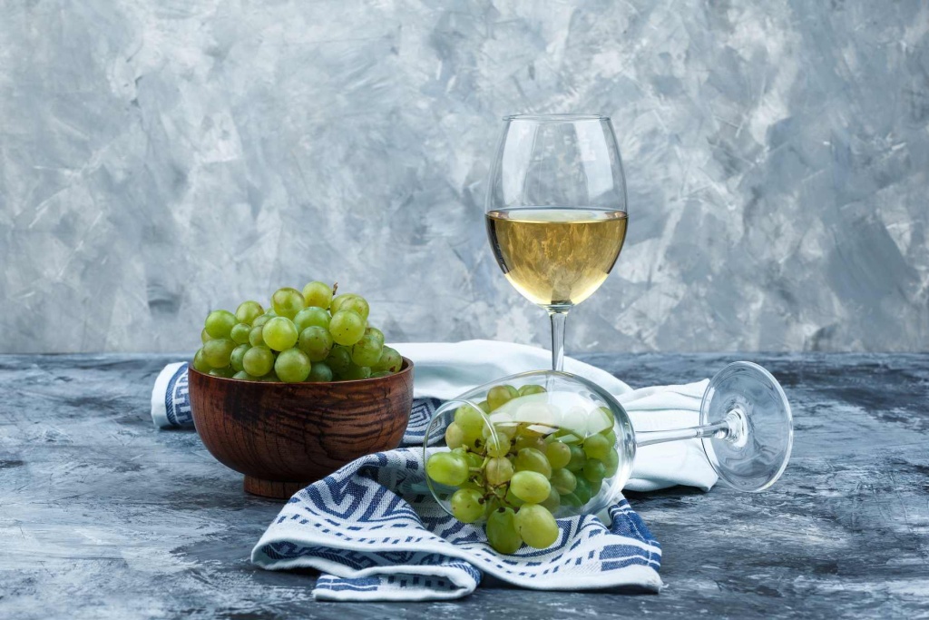 close-up-glass-white-grapes-with-glass-whisky-bowl-grapes-kitchen-towel-dark-light-blue-marble-background-horizontal (1).jpg
